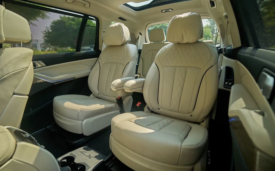 BMW X7 xDrive40i rental Dubai 5