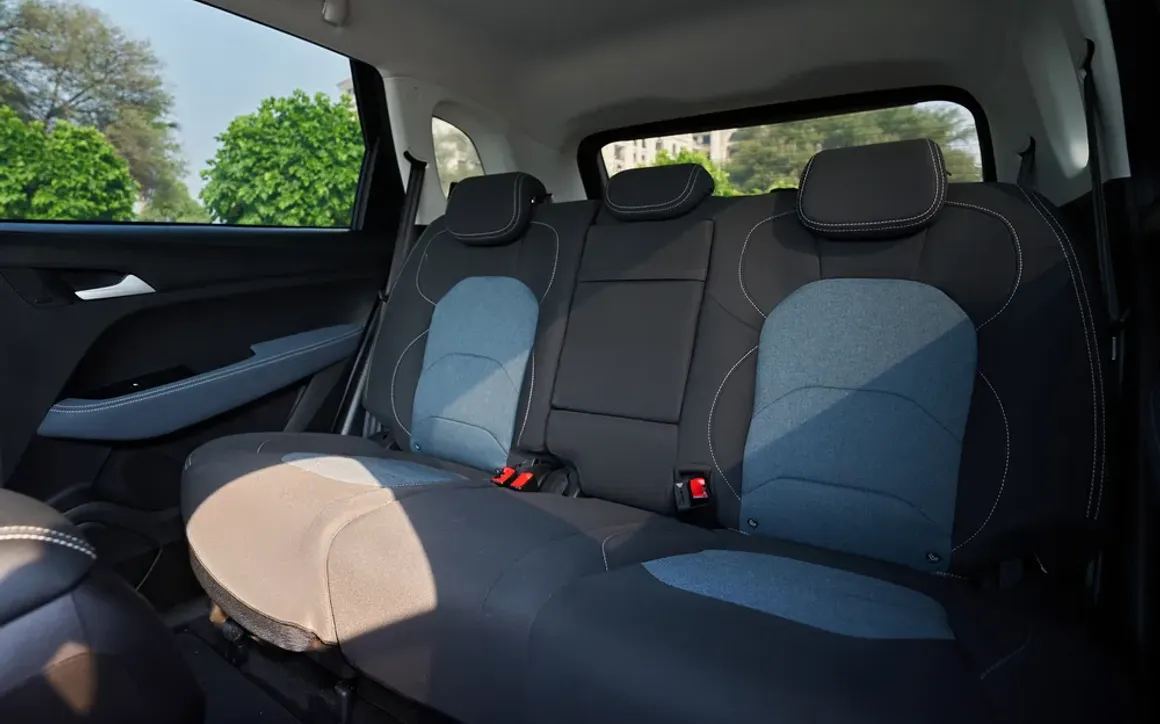 Chevrolet Captiva rental Dubai 5