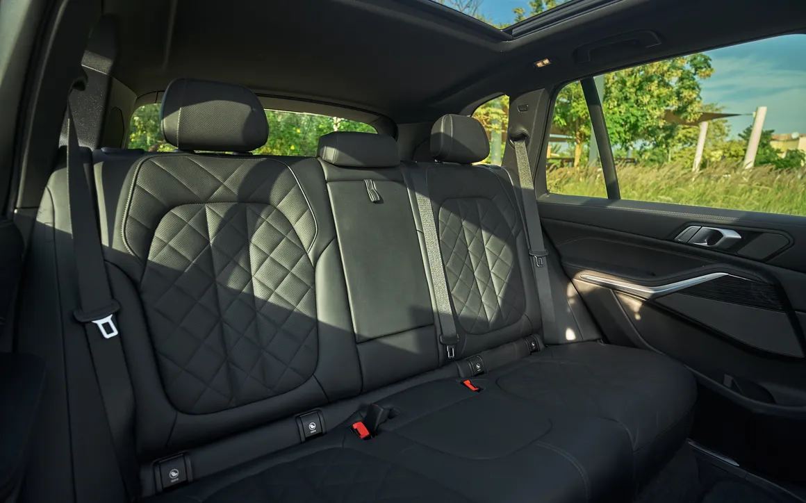 BMW X5 xDrive40i rental Dubai 5