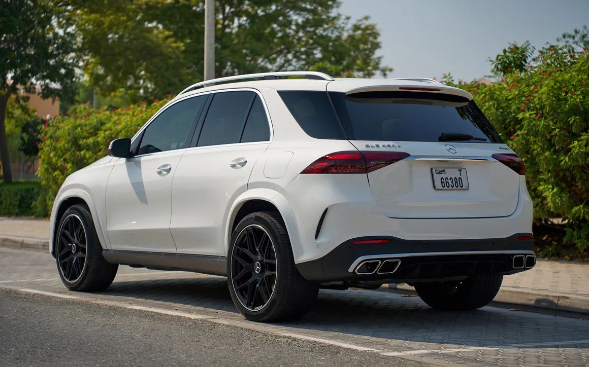 Mercedes-Benz GLE 450e AMG Line rental Dubai 3